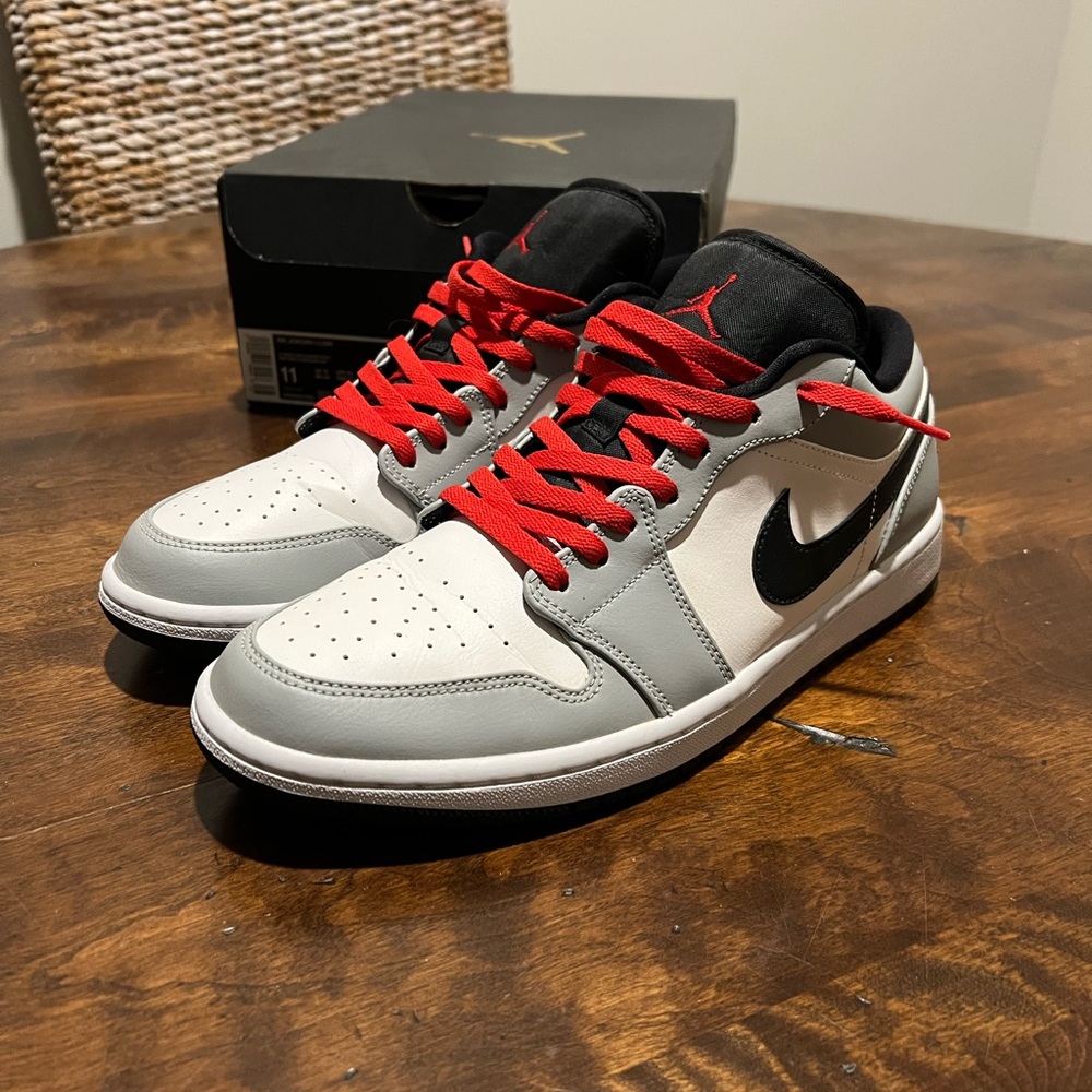 Air Jordan 1 Low “Light Smoke Grey”